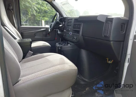 2015 Chevrolet Express 2500 Work Van z USA, uszkodzony, nr VIN 1GCWGFCF9F1277631